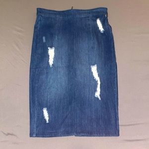 Dark blue jean Guess skirt in size medium.